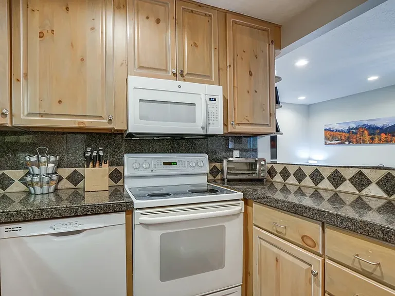 15 Granite St — Photo 13