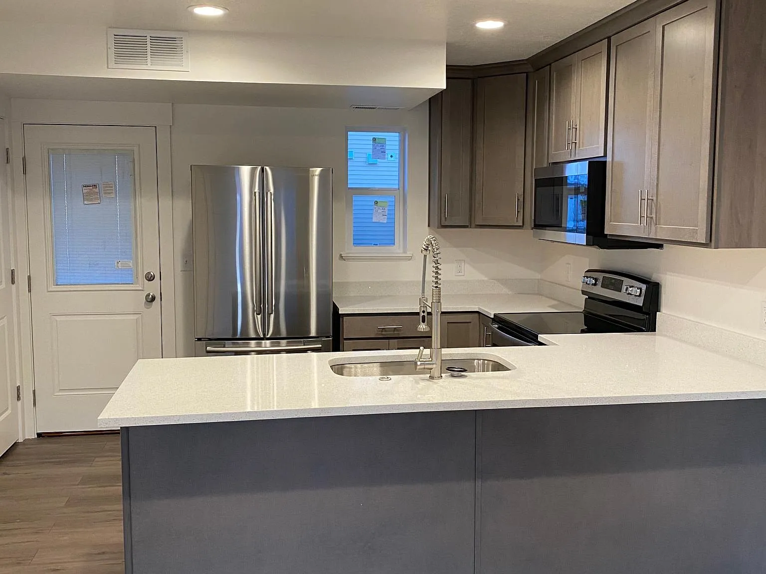 2 bed, 1.5 bath, 1034 sqft, $1,350 — Photo 2