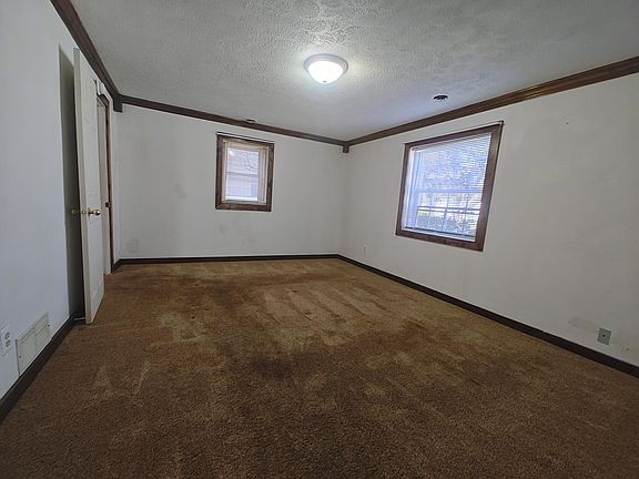 2nd image of 810 E Washington St