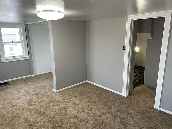 4th image of 20540 Main St