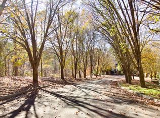 1450 N Riverside Cir, Sandy Springs, GA 30328