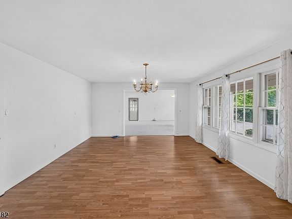 5th image of 6 Concord Dr