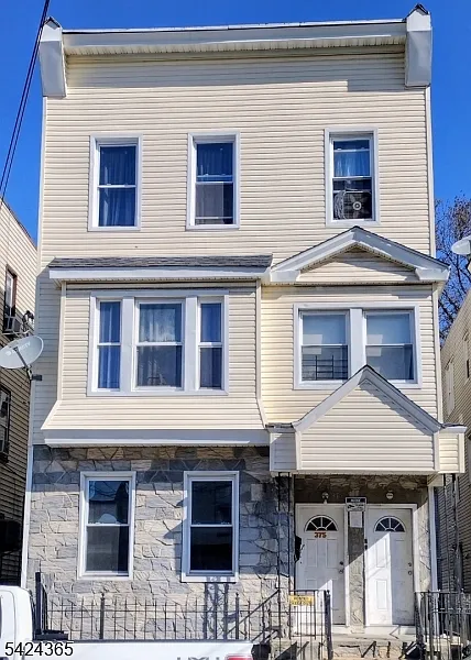 4 bed, 2.0 bath, 800 sqft, $2,950 — Photo 1