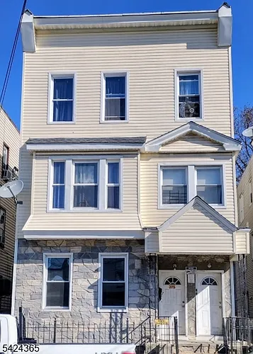 375 6th Ave W Photo 1
