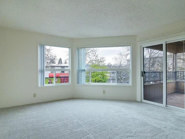 Hess Apartments — Photo 21
