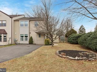 631 Whittier Dr, Warminster, PA