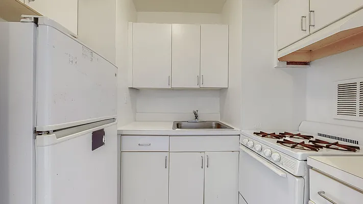 Sold by RE MAX Team | media 3