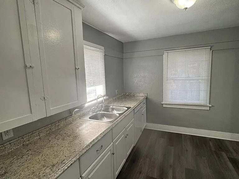 142 W Valencia Dr — Photo 7