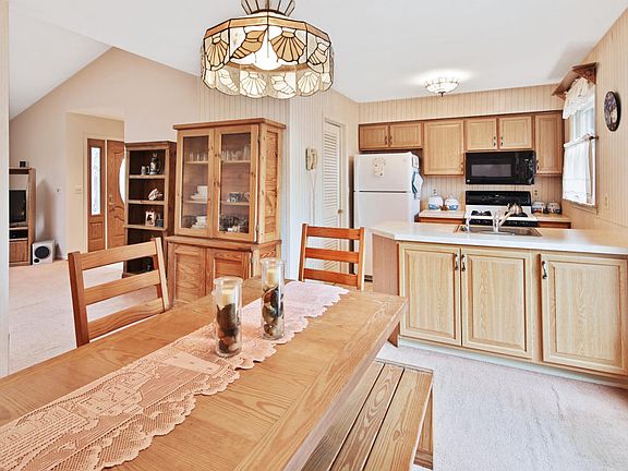 5th image of 628 Mizzen Ave
