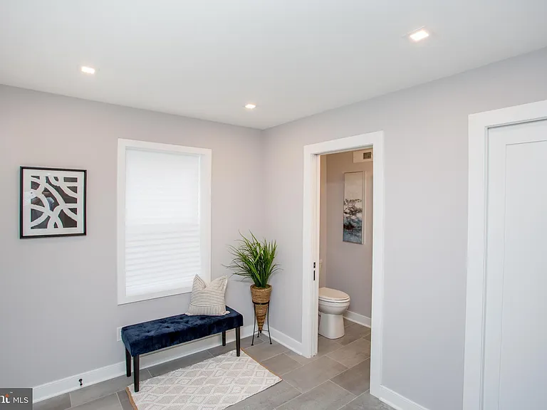327 Wood St — Photo 35