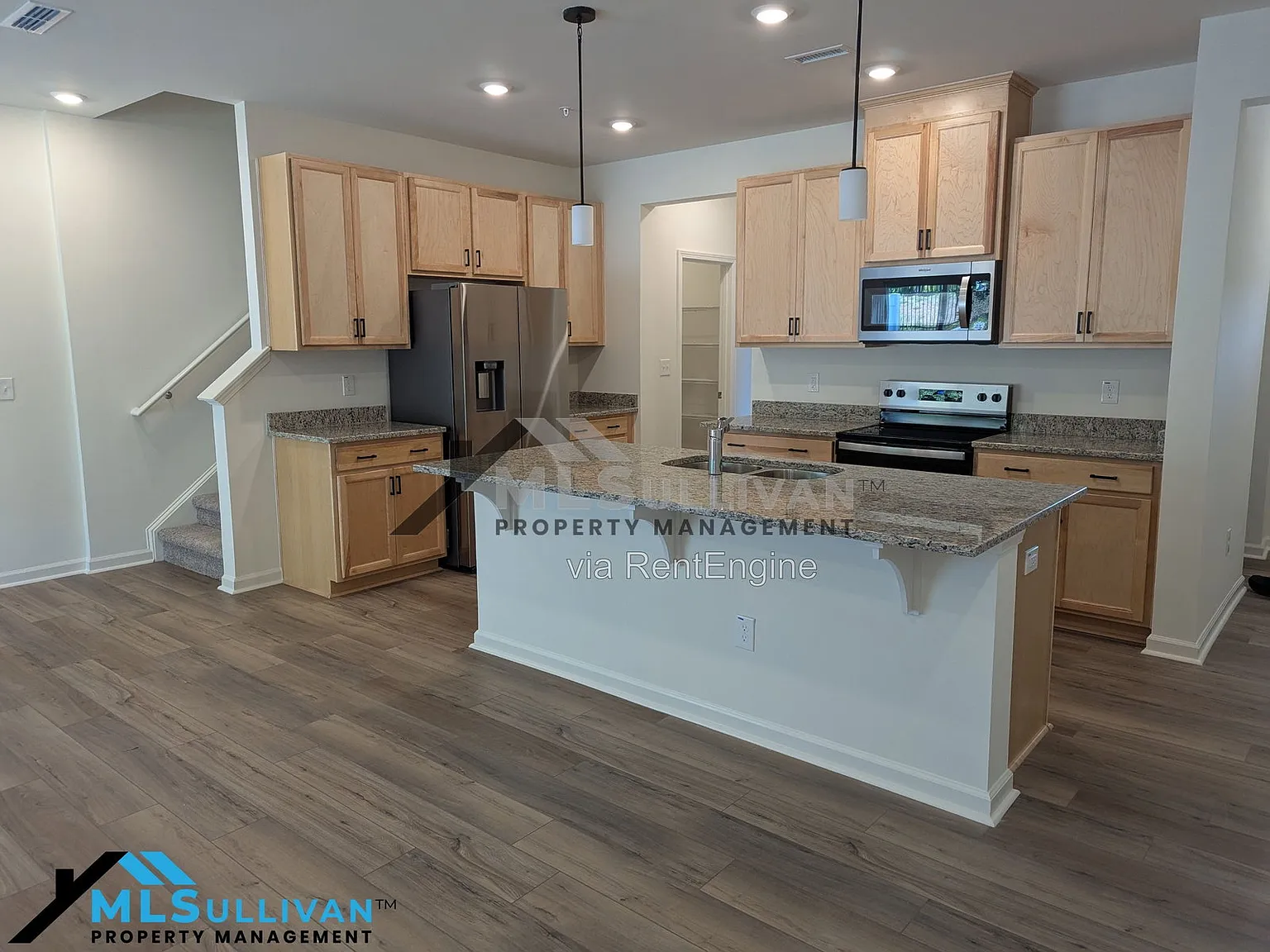 3 bed, 2.5 bath, 1566 sqft, $2,395 — Photo 2