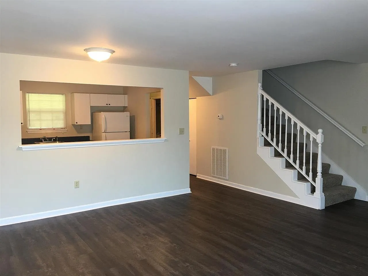 3 bed, 2.5 bath, 1390 sqft, $1,675 — Photo 2