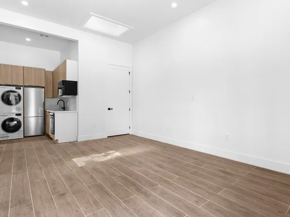 11 Olive Street image 4 of 9