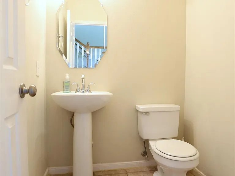 3327 Summerwood Ln — Photo 20