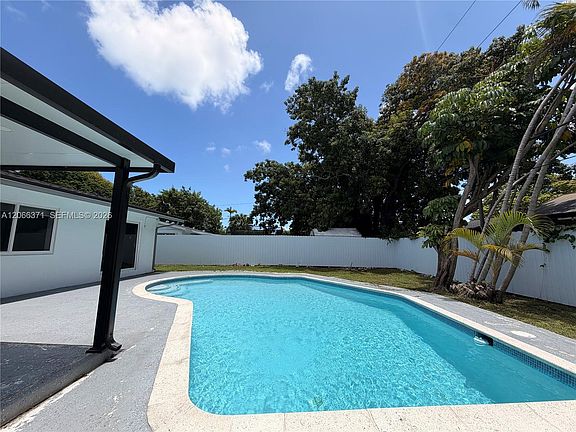 3rd image of 9934 SW 195th St