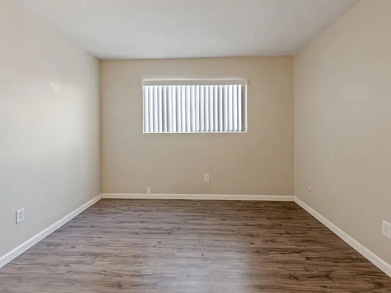 4033 Iowa St #4 — Photo 2