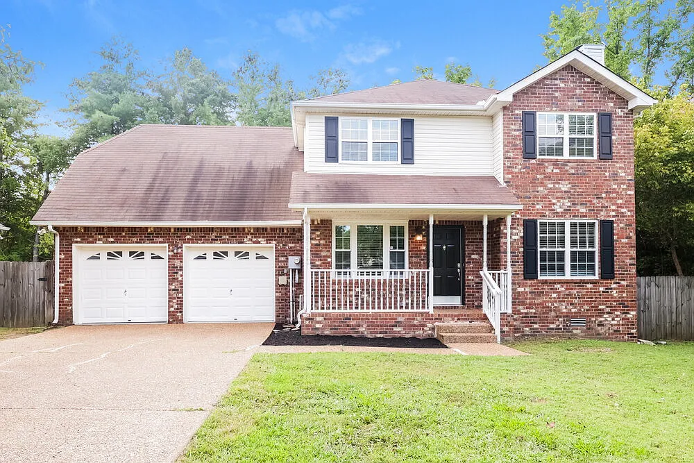 3 bed, 2.5 bath, 2200 sqft, $2,610 — Photo 1
