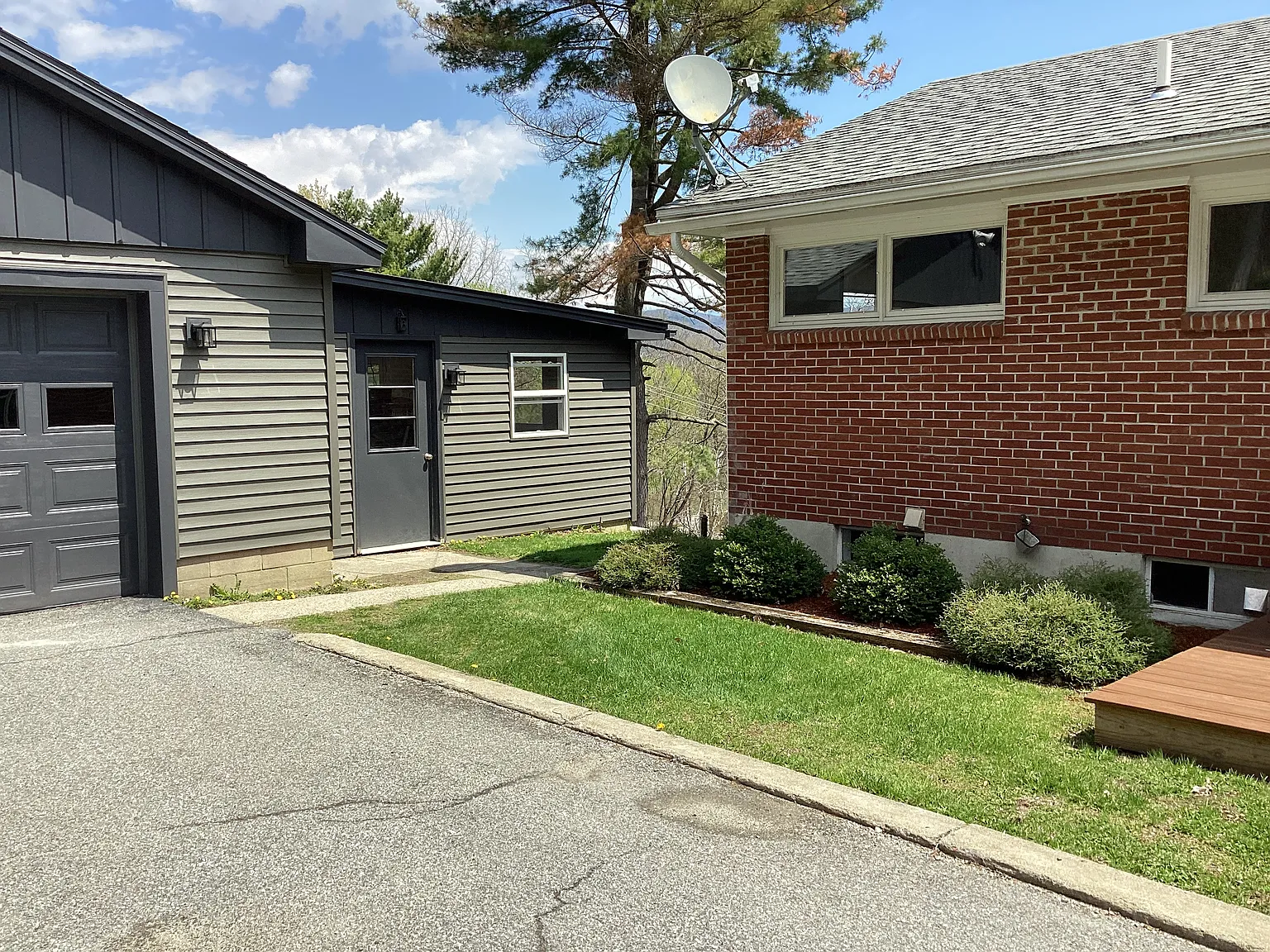 3 bed, 2200 sqft, $2,100 — Photo 3