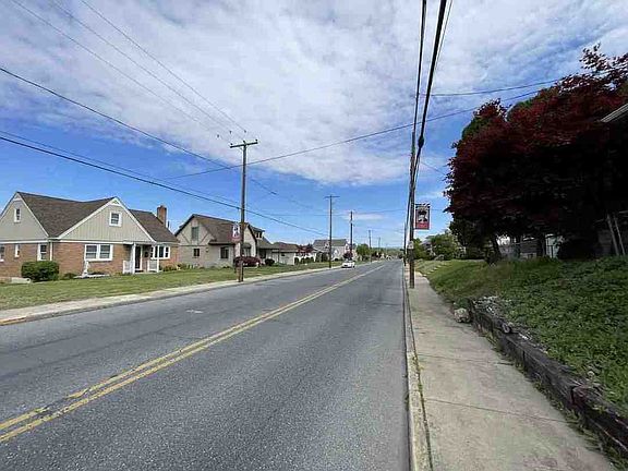 5th image of 103 Main St