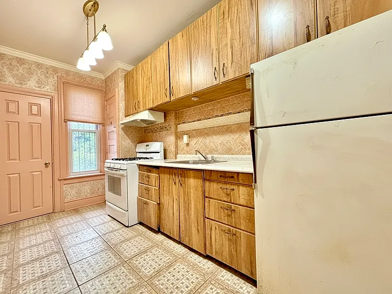828 Macon St #1 — Photo 23