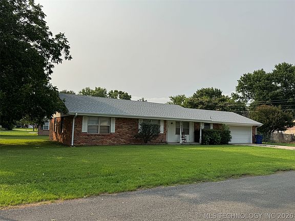 2nd image of 900 Sherry Dr