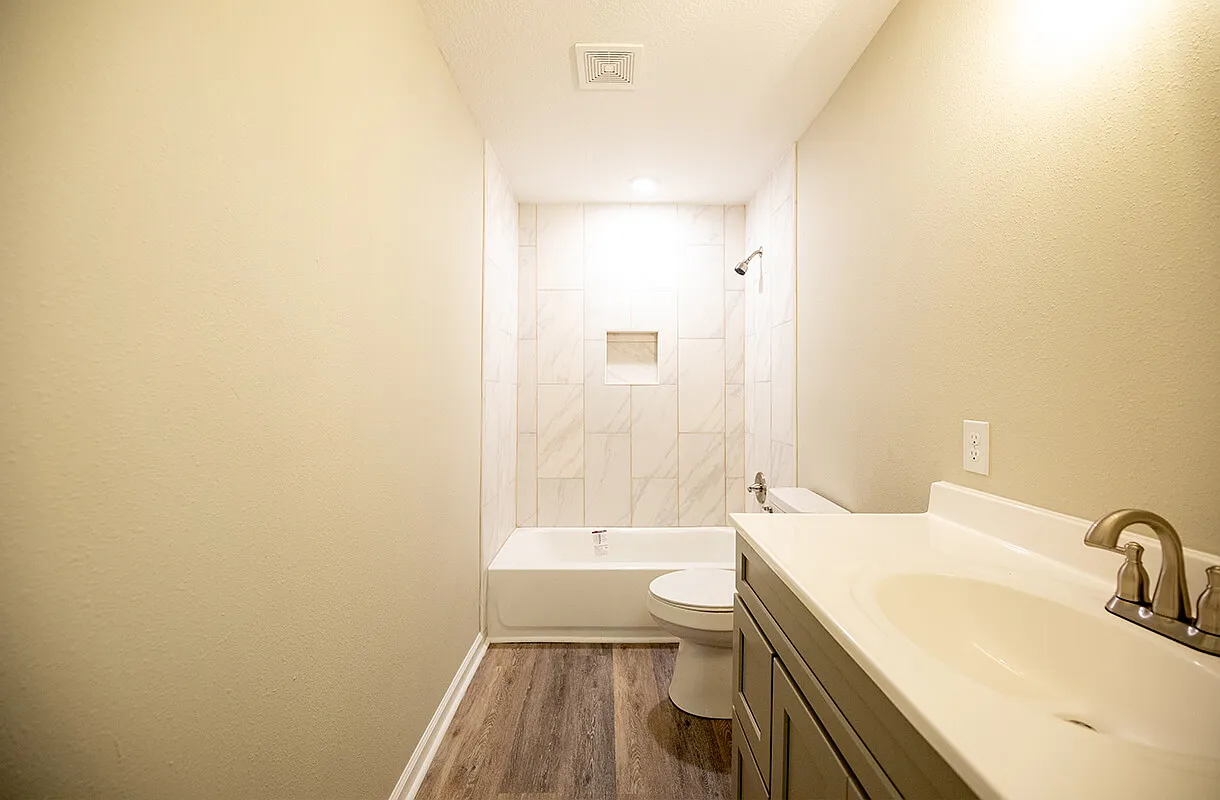 3 bed, 2.0 bath, 1300 sqft, $995 — Photo 2