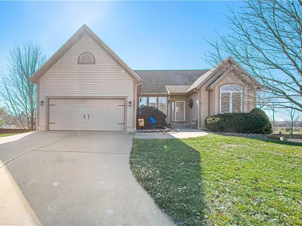 12660 S Parker Ter, Olathe, KS 66061