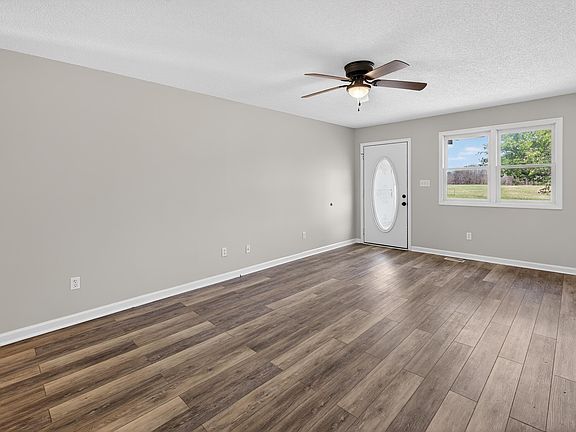 5th image of 407 Walnut Rd
