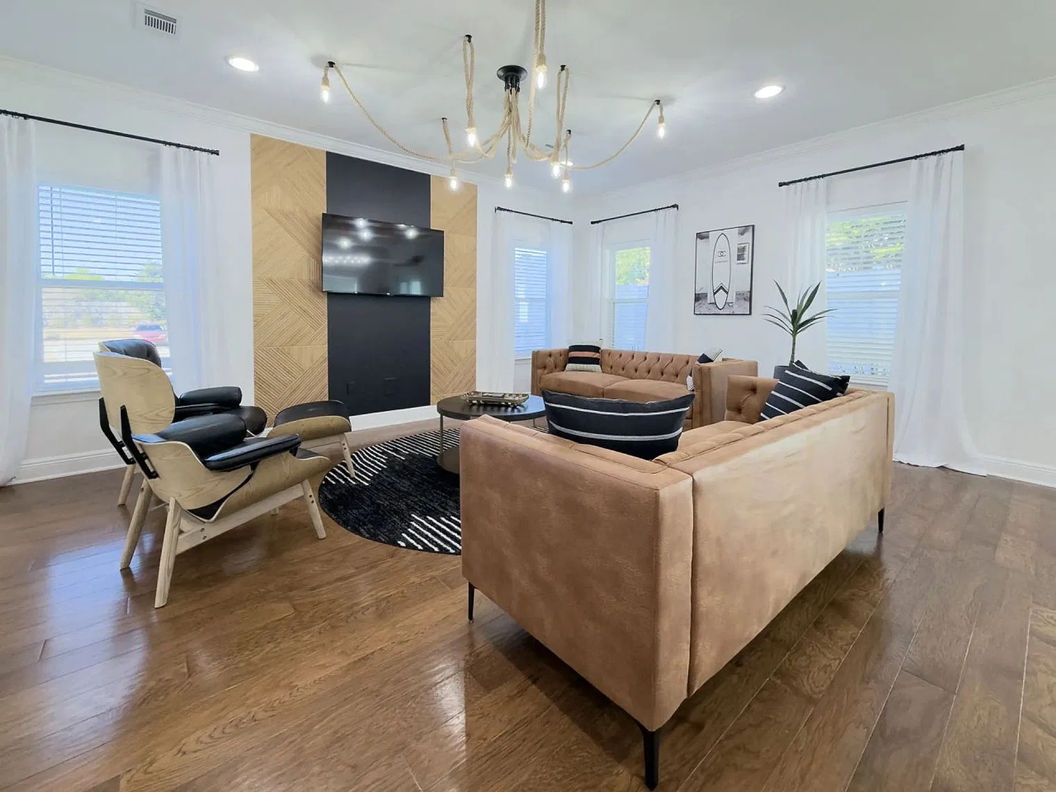 3 bed, 2.0 bath, 1776 sqft, $2,688 — Photo 3