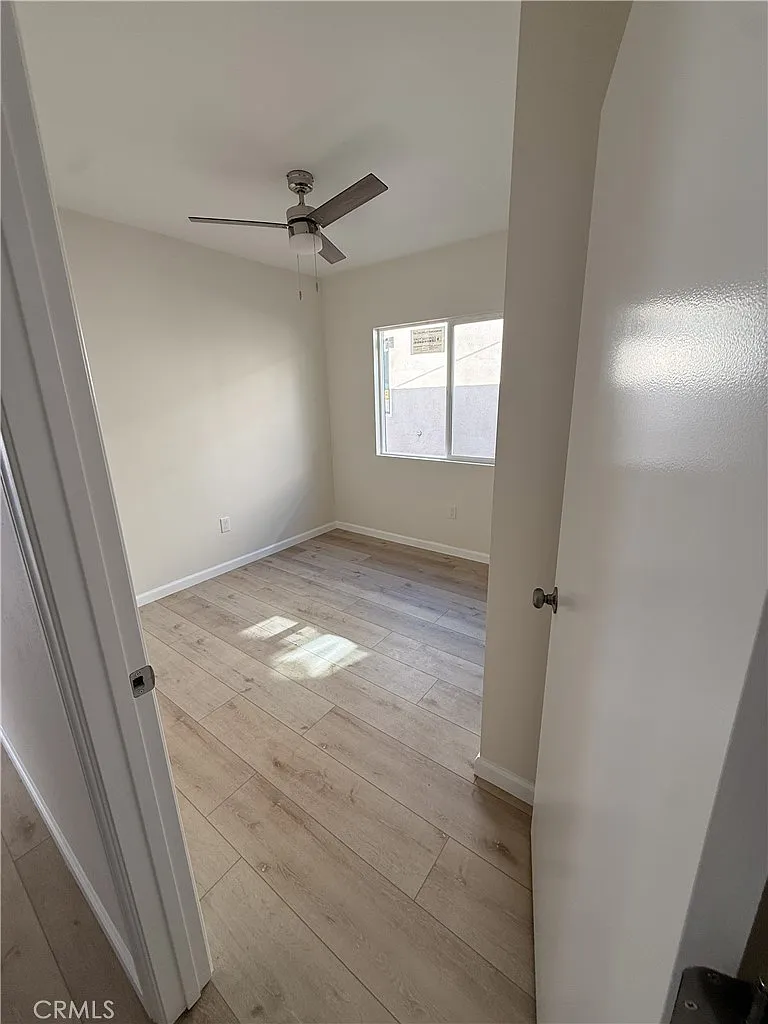 3 bed, 951 sqft, $3,800 — Photo 2