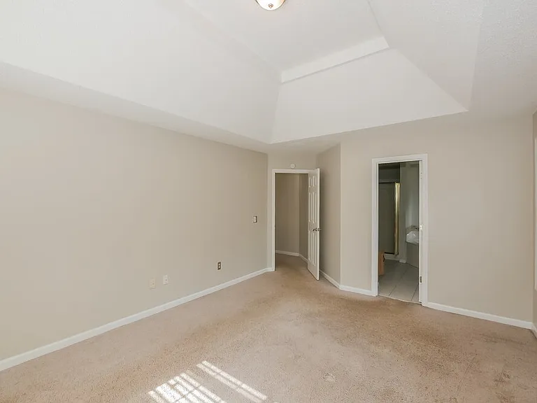 135 Masters Dr — Photo 13