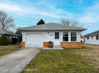 15 Leeward St, Toms River, NJ 08757