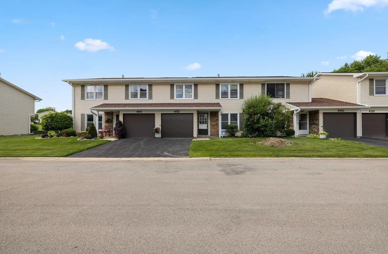 3 bed, 1372 sqft, $2,800 — Photo 2