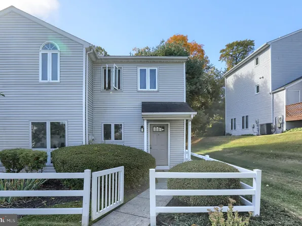 1821 Creek View Ct, New Cumberland, PA 17070