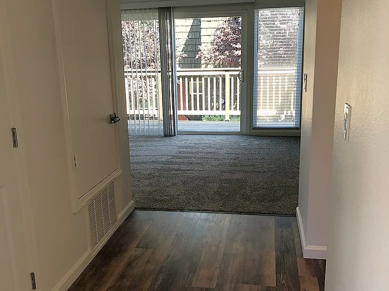 Cedarwood Apartments — Photo 29