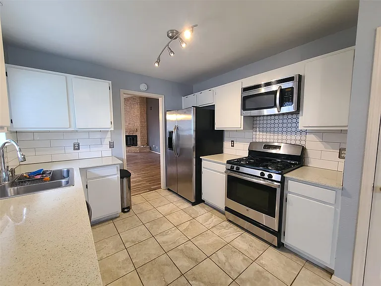 2812 Goldbridge Dr — Photo 6