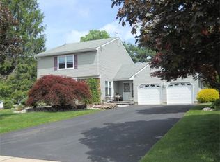 58 Alexandria Dr, Manalapan, NJ
