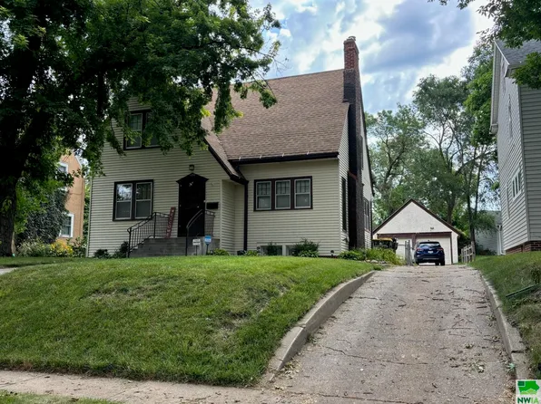 3214 Pierce St, Sioux City, IA 51104