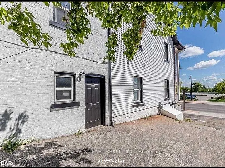 27 Front St N #201 — Photo 2