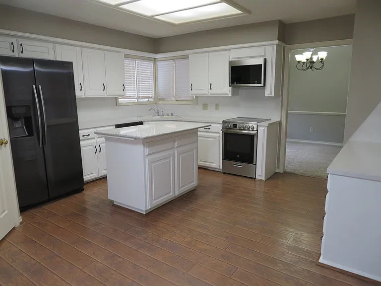 5106 1st Pl — Photo 3