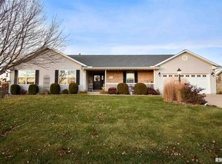 304 Bittersweet Ave, Germantown Hills, IL 61548