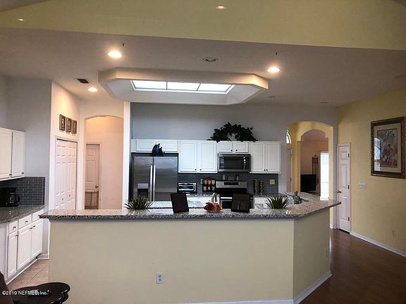 4th image of 14653 Camberwell Ln N