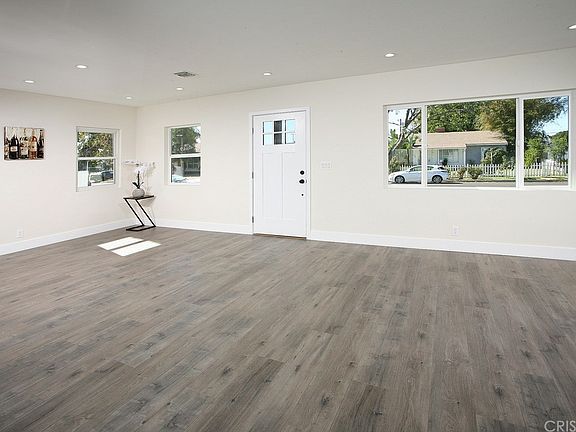 3rd image of 7620 Oak Park Ave