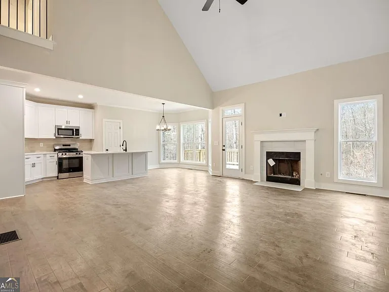 370 Ansley Dr — Photo 12
