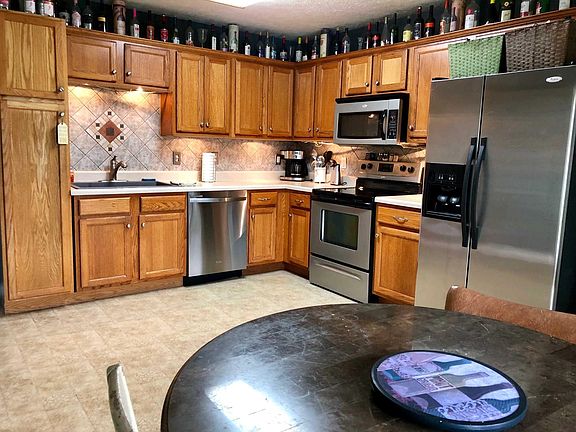 4th image of 100 Greystone Way