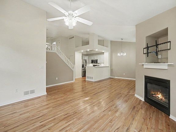 5th image of 125 Rowena Pl