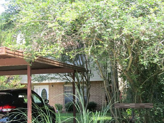 2nd image of 522 Meadow Ln