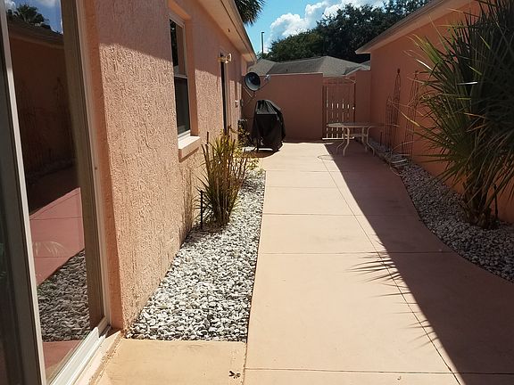 5th image of 636 Enconto St