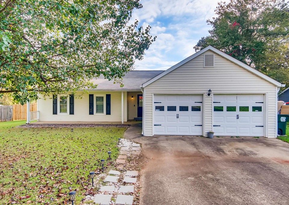 1st image of 220 Colemans Bluff Dr