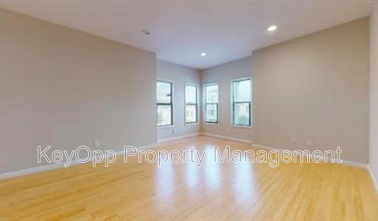 806 35th Ave — Photo 7